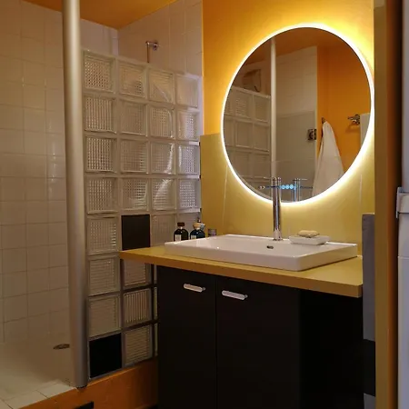 La De Pat Πανσιόν *